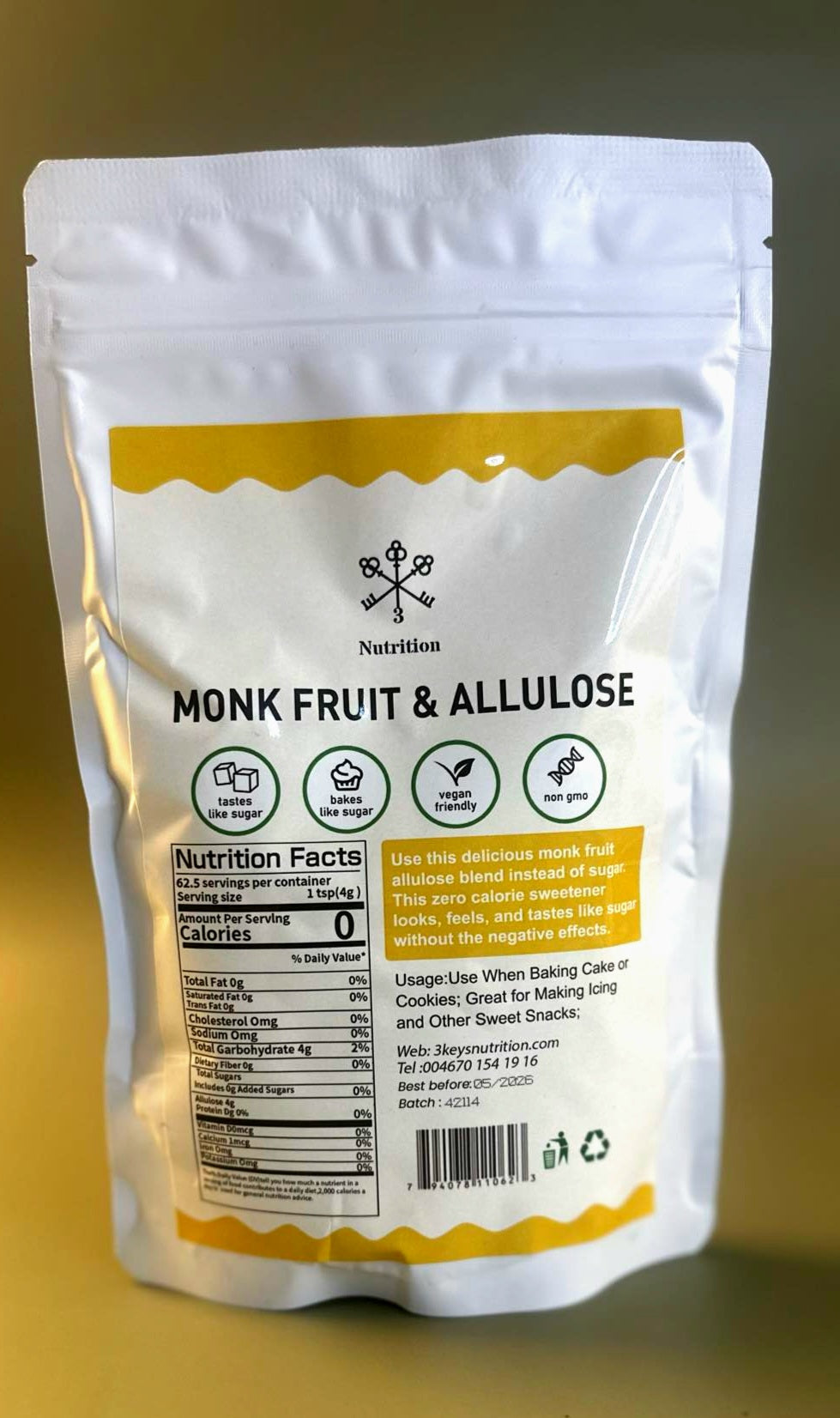  Det kommer från munkfrukten, som har använts i Asien i århundraden för sina hälsofördelar och naturliga sötma. Genom att kombinera munkfruktextrakt med allulos får man en sötning som inte påverkar blodsockernivåerna, vilket gör det till ett utmärkt val för personer som följer keto-dieter, diabetiker eller barn med ADHD.

Att det karamelliserar som socker gör det också mångsidigt för olika typer av matlagning och bakning, vilket är en stor fördel. Dessutom är det bra att veta att det är 100% sockerfritt och