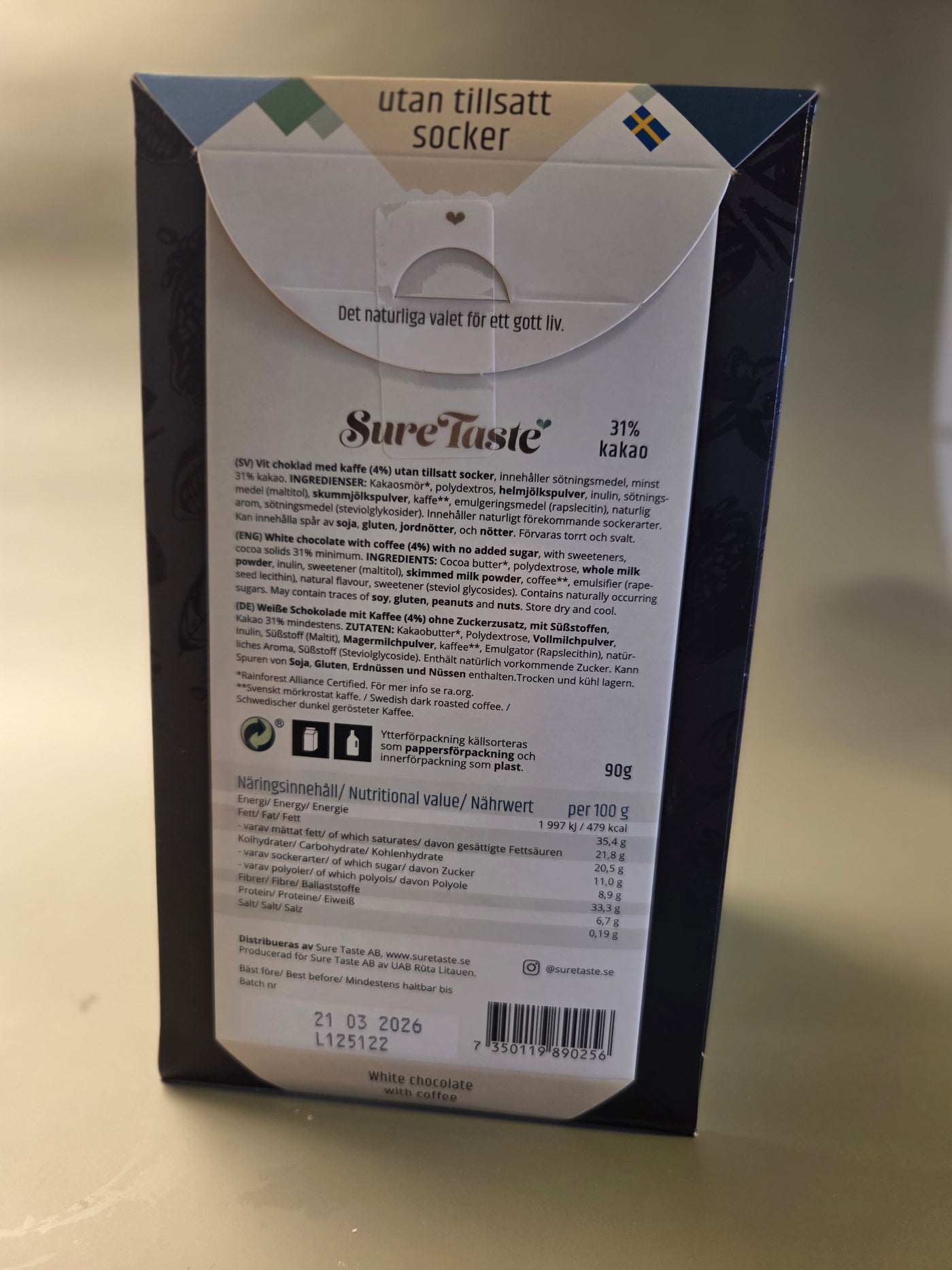 Älskar du kaffe? Och choklad?
Då är den här kombinationen perfekt för dig!

Vit Choklad med Kaffe – en krämig chokladupplevelse med rostade kaffetoner. Den lena vita chokladen balanseras av en aromatisk kaffesmak och skapar en rik och fyllig smakupplevelse.

Perfekt till bakning, desserter eller som en läcker överraskning när gästerna kommer på besök.&nbsp;

Prova den nu!